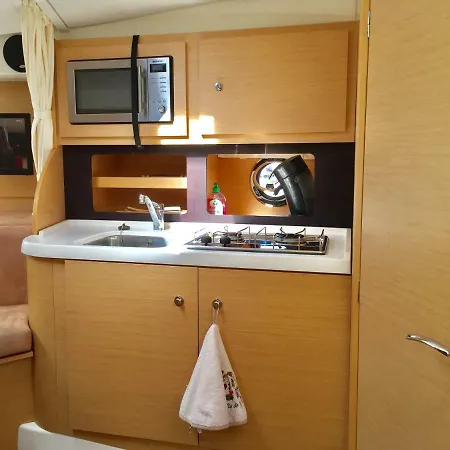 Bateau Standing Privative - Nuit A Quai Port