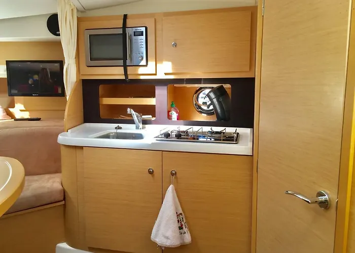 Bateau Standing Privative - Nuit A Quai Port